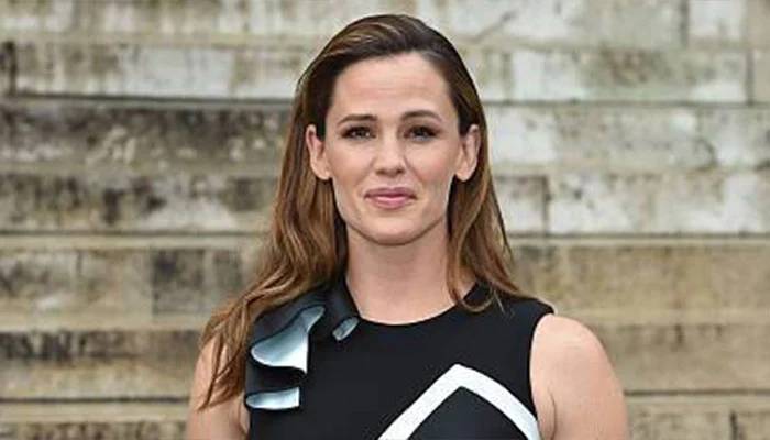 Jennifer Garner boldly gives ‘worst beauty advice in hilarious video