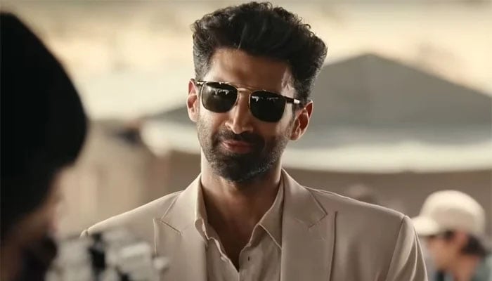 Aditya Roy Kapoor jets off to New York for Emmy Awards 2024