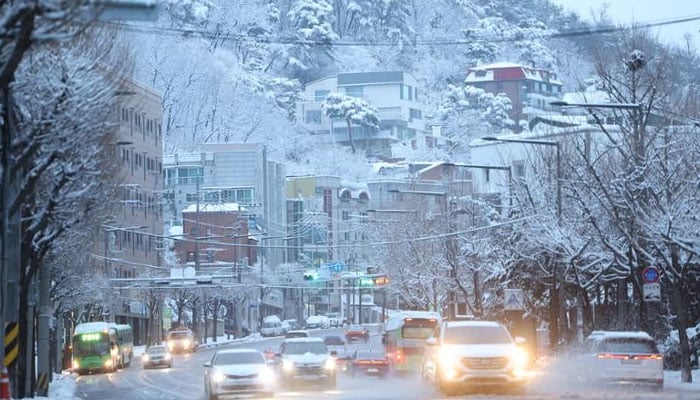 Biggest November snowstorm lashes most parts of Seoul