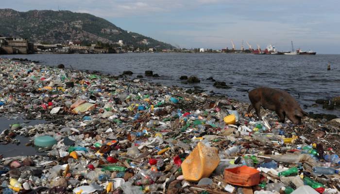 Nations push for binding plastic cuts amid failed treaty negotiations