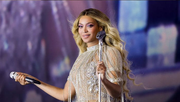 Beyoncé accused of robbing boyband 911 in 90s