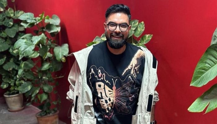 Yasir Hussain lashes out at Pakistani actors with Botox fillers