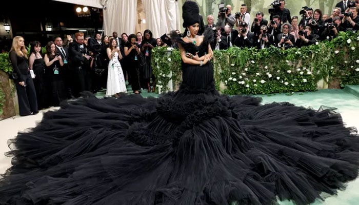 Cardi Bs dramatic Met Gala look: