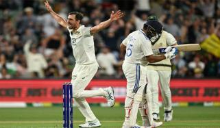 ایڈیلیڈ ٹیسٹ: بھارت دوسری اننگز میں مشکلات کا شکار، 128 پر پانچ کھلاڑی آؤٹ