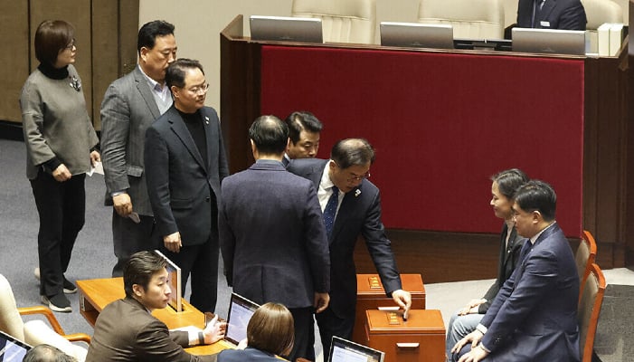 South Korean ruling party to back impeachment as president refuses to resign