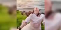 چینی لڑکی سری لنکا میں سیلفی لیتے ٹرین سے گر گئی