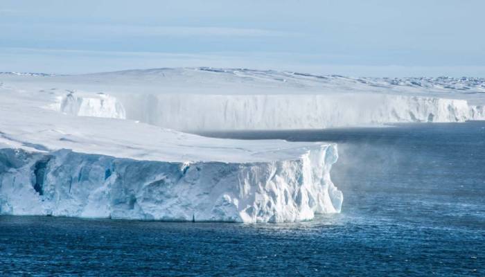 Worlds largest iceberg finally moves after decades of standstill