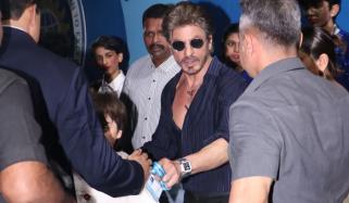 شاہ رخ کے موبائل وال پیپر پر کس کی تصویر؟ مداحوں نے بتا دیا