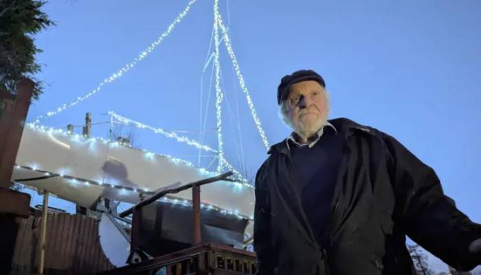 82-year-old man builds 30-foot yacht in backyard as Christmas project