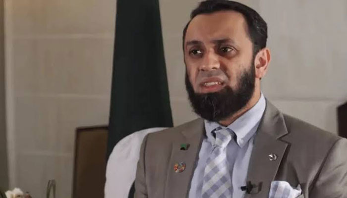 سیاست کو کھیل سے کوسوں دور ہونا چاہیے، عطا تارڑ