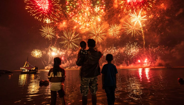 39 different time zones of the world welcome 2025 after 26 hours of celebrations