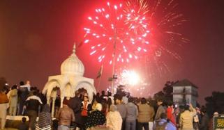 2025ء کا سورج نئی آرزوؤں، امنگوں، خوابوں کیساتھ طلوع