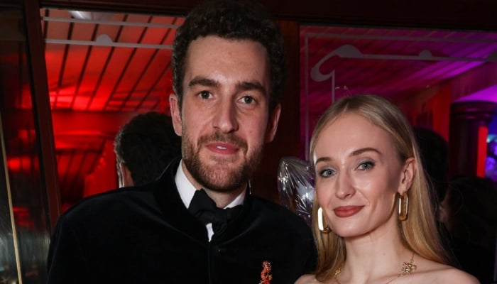 Sophie Turner drops intimate photos with boyfriend Peregrine Pearson