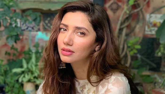 Mahira Khan stuns fans in golden lehenga by Manish Malhotra