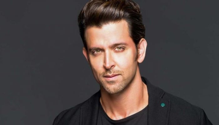 Hrithik Roshan hosts intimate celebration for 25 years in Bollywood: Watch