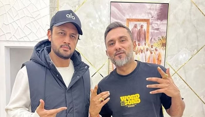 Atif Aslam, Yo Yo Honey Singh teases musical collaboration: Borderless brothers