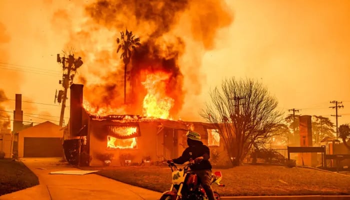 Hollywood Hills fire claims at least 5 lives, 100,000 forces to evacuate