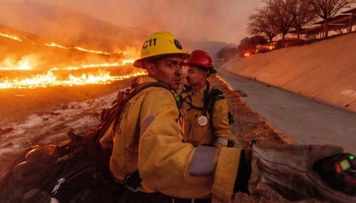 Los Angeles Department of Water and Power failed to timely control fire after hydrants ran dry