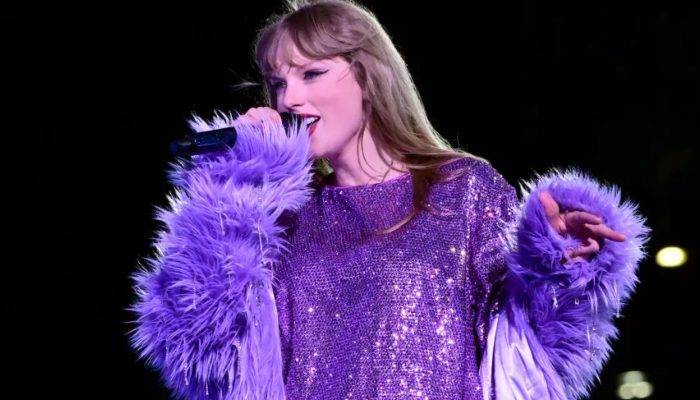 Taylor Swifts fans in panic as LA wildfire threatens her home