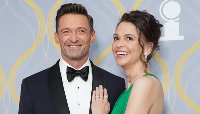 Hugh Jackman, Sutton Foster share first PDA-filled moment on a romantic date night