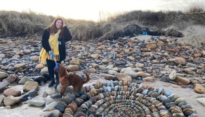 Mysterious artist wows beachgoers with stunning colorful stone sculpture