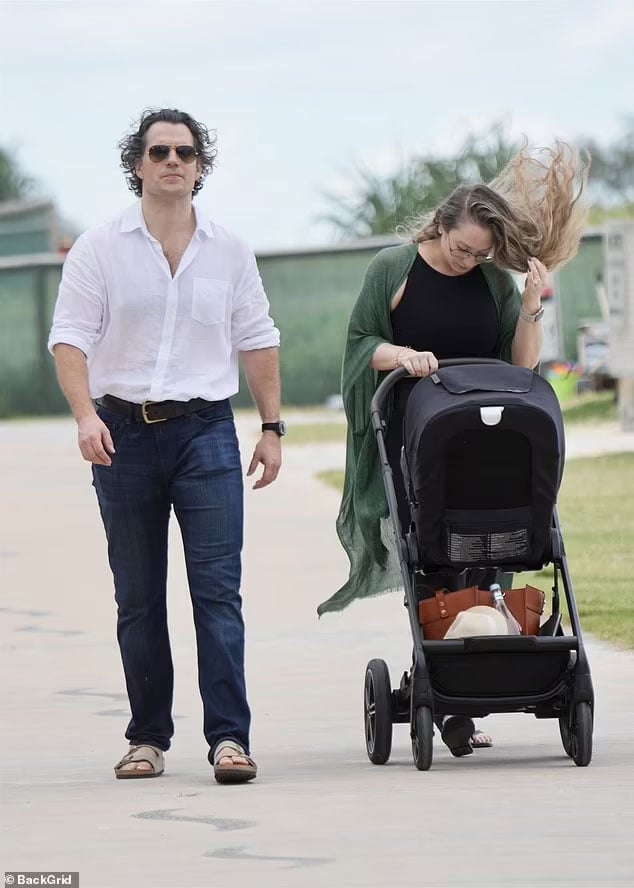 Henry Cavill, Natalie Viscuso debut baby in adorable Gold Coast outing