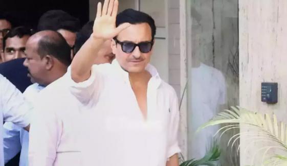 سیف علی خان کی اسپتال سے ڈسچارج ہونے کے بعد پہلی جھلک سامنے آ گئی