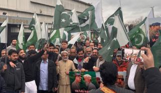 پیرس: افواجِ پاکستان سے اظہارِ یکجہتی کیلئے ریلی کا انعقاد 