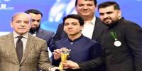 وزیراعظم شہباز شریف نے کم عمر آرگنائزیشن ہیڈ علی سیف کو ایوارڈ سے نوازا 