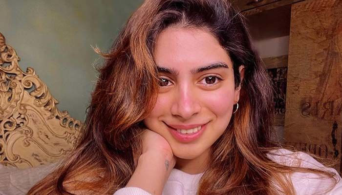 Khushi Kapoor drops cute picture with mystery man