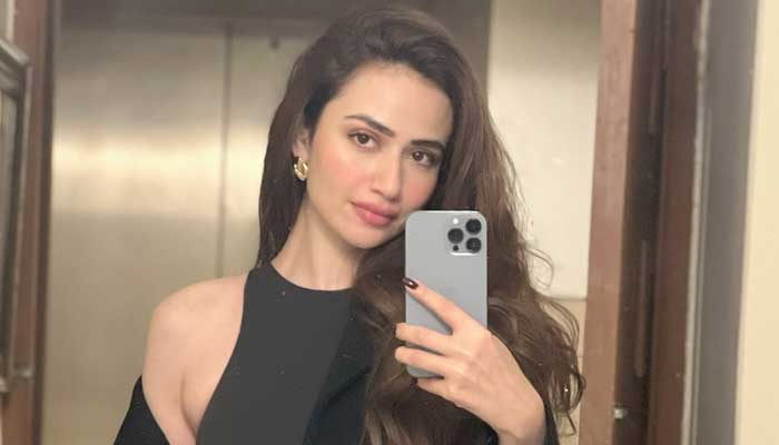 Sana Javed drops glimpse from her fun-filled London vacation