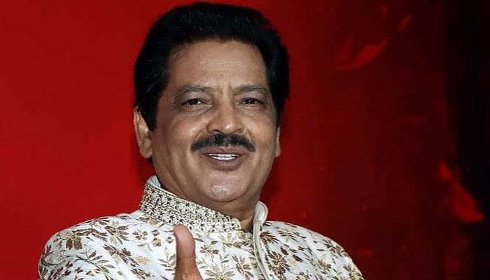 Udit Narayan shres first statement on viral video controversy with female fan