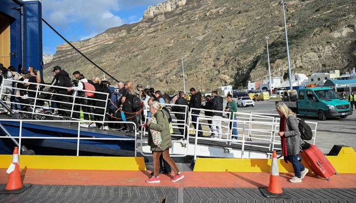 Santorini faces mass evacuation amid growing earthquake fears