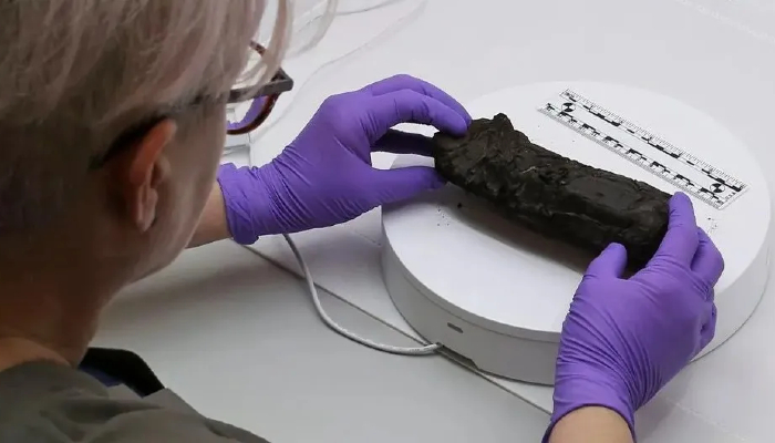 2,000-year-old burnt scroll from Herculaneum was ‘unwrapped’ with the help of X-ray imaging and AI