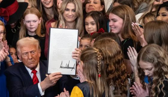 ٹرمپ نے ٹرانسجینڈر ایتھلیٹ کو خواتین کے کھیلوں میں شرکت سے روک دیا