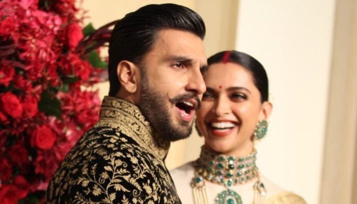 Ranveer Singh goes WOW over wife Deepika Padukones latest PICS