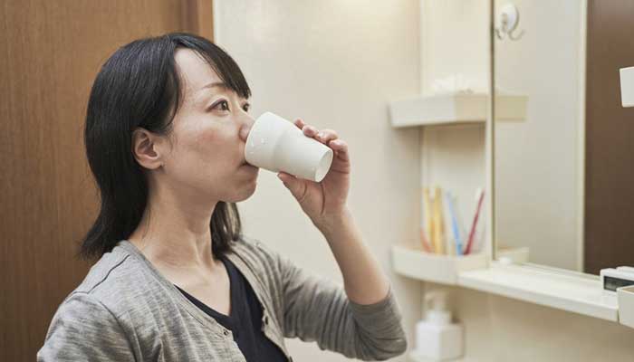 6 easy home remedies to get rid of dry cough