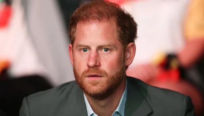 Prince Harry chokes back tears during Invictus Games closing ceremony