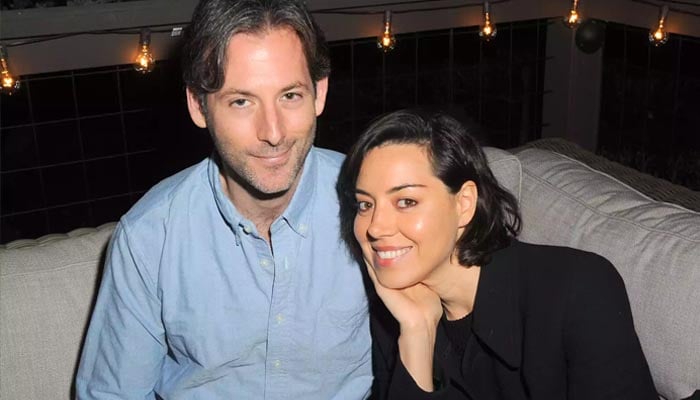 Aubrey Plaza pays heartfelt tribute to late husband Jeff Baena at ‘SNL 50’