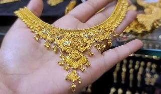 سونا فی تولہ 2400 روپے سستا