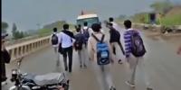 چنیوٹ: طلبہ نے دوست کی سالگرہ کی مبارکباد بسوں پر لکھ دی، ویڈیو وائرل