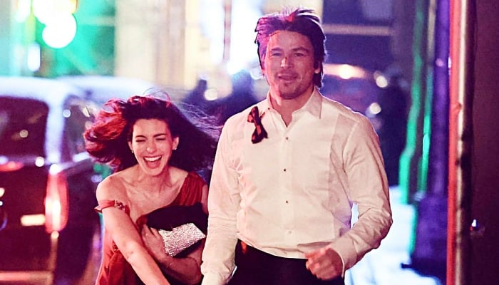 Anne Hathaway, Josh Hartnett seen in high spirits on ‘Verity’ set