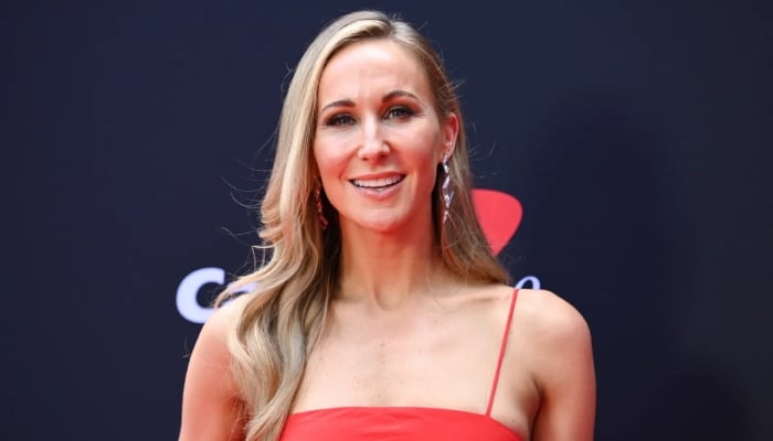 Nikki Glaser shares urgent dress fix before hitting Vanity Fair Oscar party