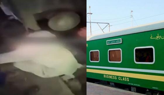 ماں بیٹے کی پٹری پر گرنے اور ٹرین گزرنے کی ویڈیو وائرل