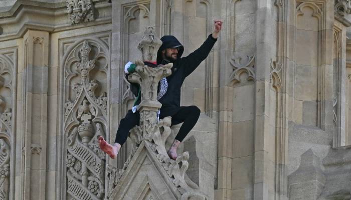 Big Ben incident: Man arrested after 16-hour protest with Palestinian flag