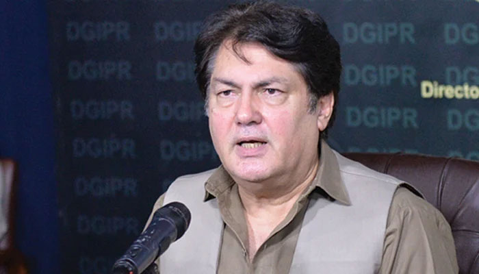 مشیرِ اطلاعات کے پی بیرسٹر سیف---فائل فوٹو