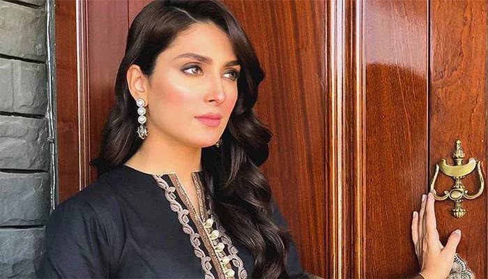 Ayeza Khan hilariously reacts to ‘Farshi shalwar’ taking over fashion