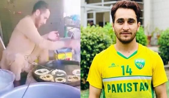 قومی فٹبالر محمد ریاض جلیبیاں بیچنے لگے