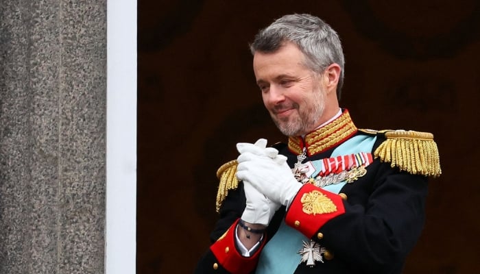 King Frederick presents ‘King’s Watch’ to best guard at Rosenborg Castle ceremony