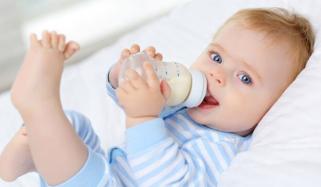 کیا مائیں بچے کو روزے کی حالت میں دودھ پلا سکتی ہیں؟